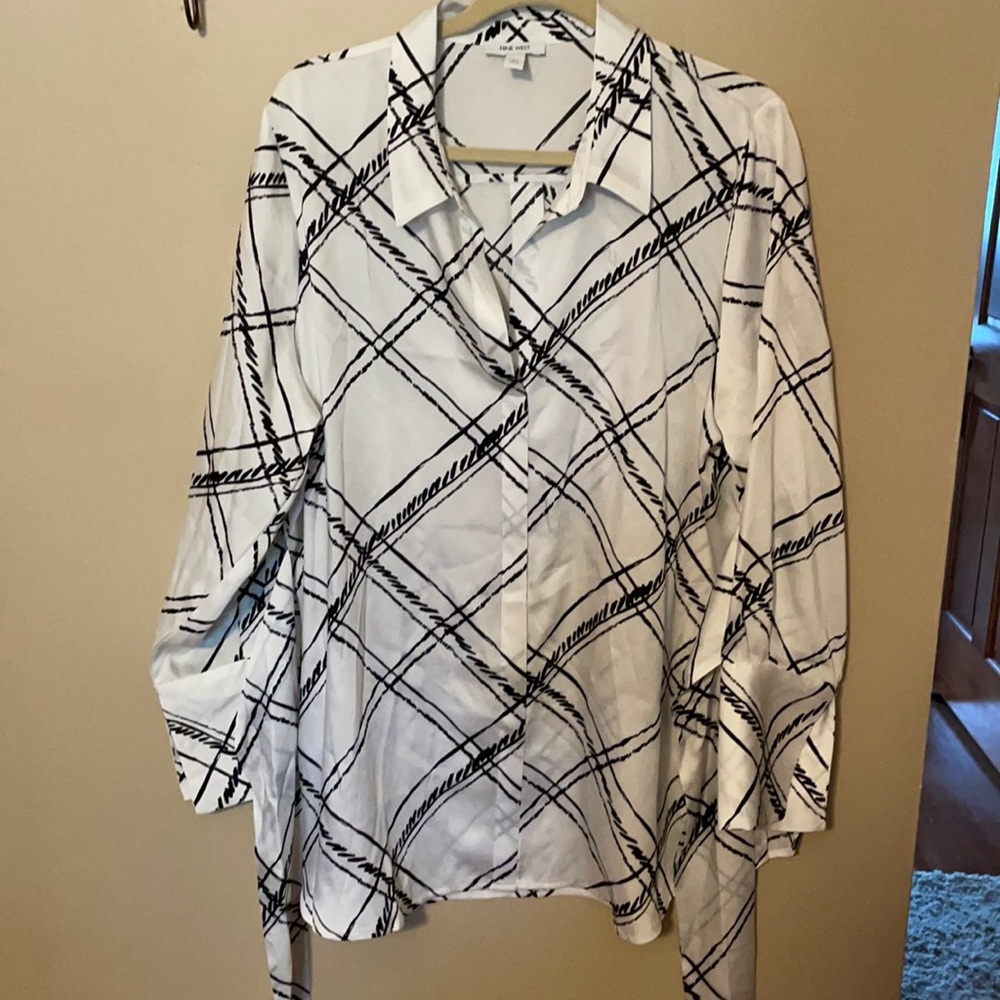 Nine West button down with front tie belt - XL